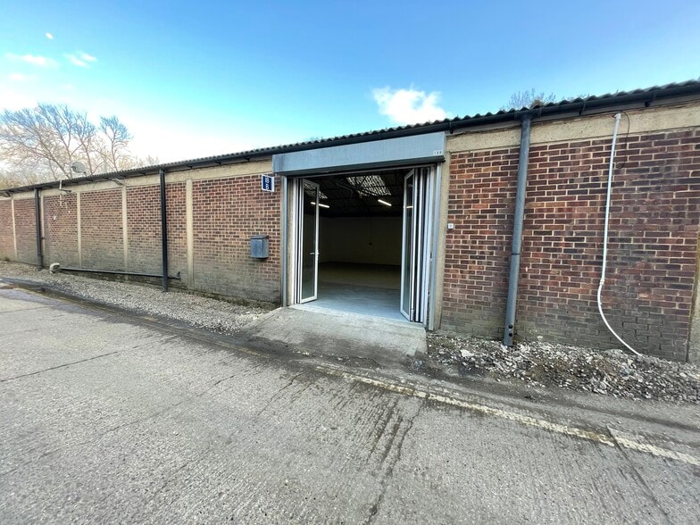 Mimram Rd, Hertford to rent - Building Photo - Image 1 of 3
