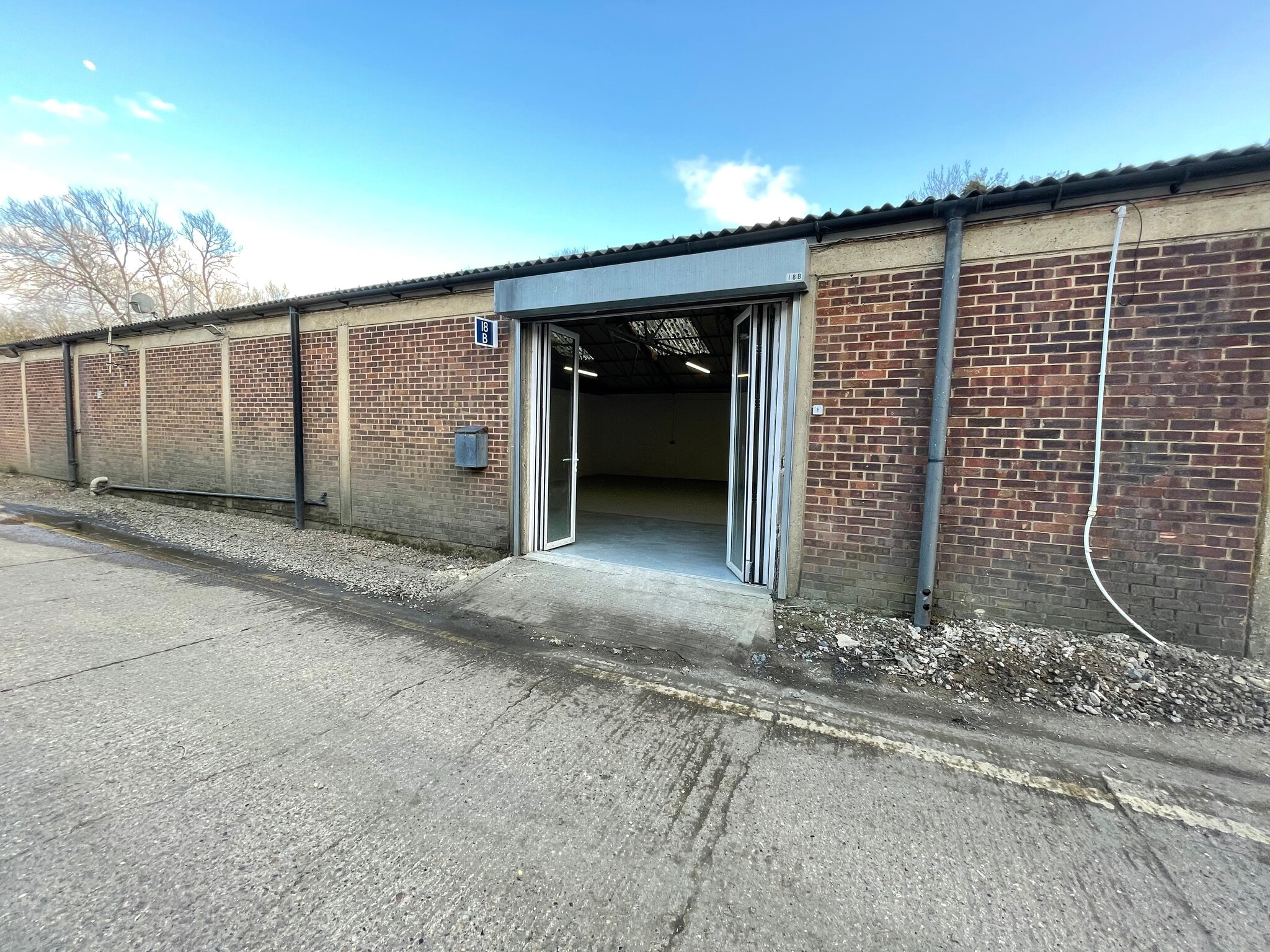 Mimram Rd, Hertford to rent Building Photo- Image 1 of 4