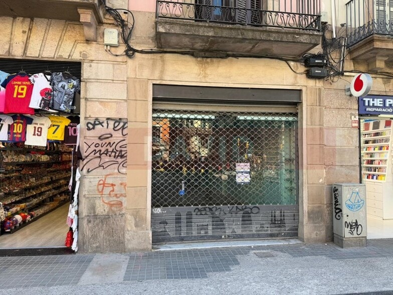 Retail in Barcelona, Barcelona to rent - Building Photo - Image 2 of 2