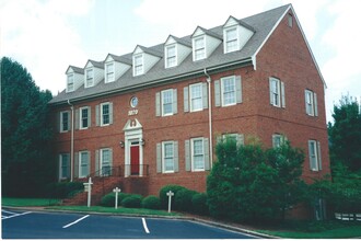 1070 Cambridge Sq, Alpharetta, GA for rent Building Photo- Image 1 of 5