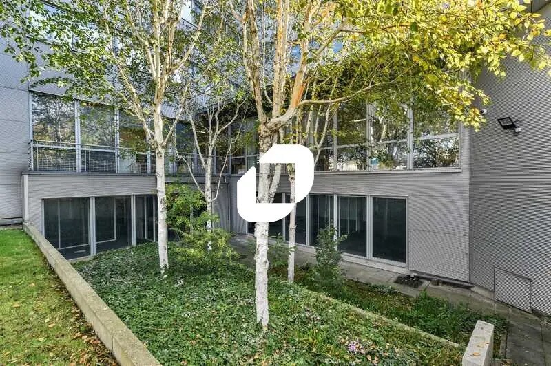 Office in Saint-Denis to rent Building Photo- Image 1 of 27