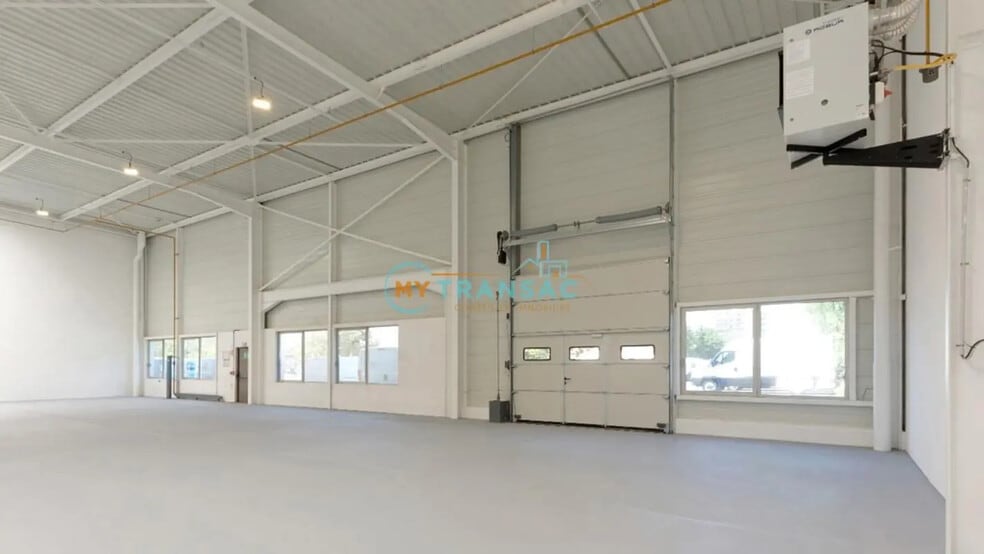 Industrial in Le Blanc-Mesnil to rent - Interior Photo - Image 2 of 18