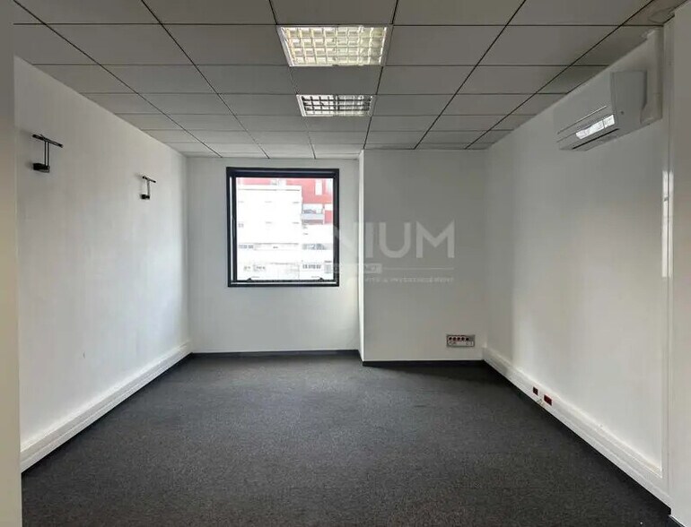 Office in Meyzieu to rent - Interior Photo - Image 2 of 5