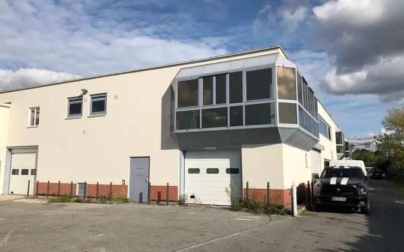 Location Local d'activités 245 m² - Photo 1