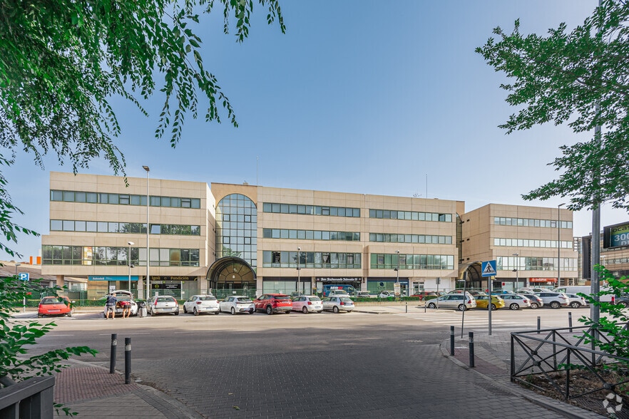 Avenida de la Industria, 6-8, Alcobendas, Madrid to rent - Building Photo - Image 2 of 3