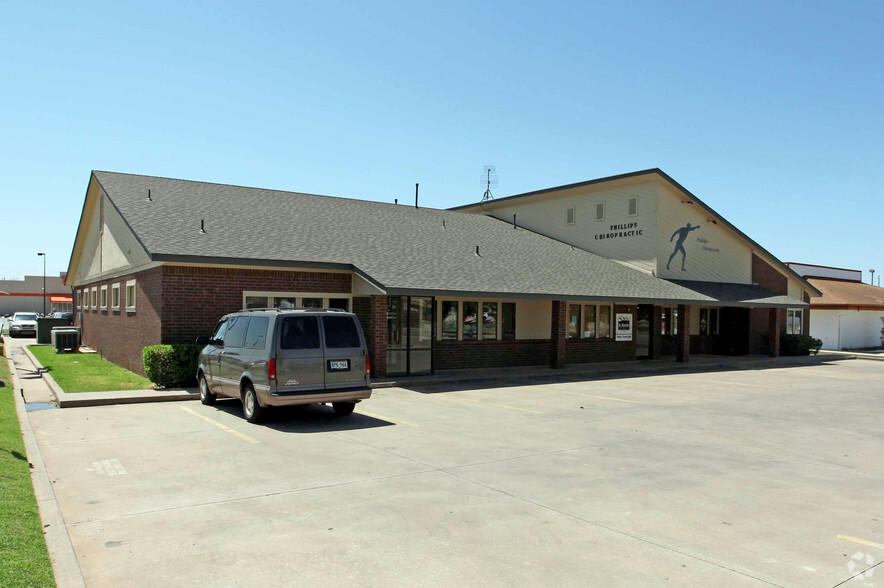 4008-4010 NW Cache Rd, Lawton, OK for rent - Building Photo - Image 2 of 4