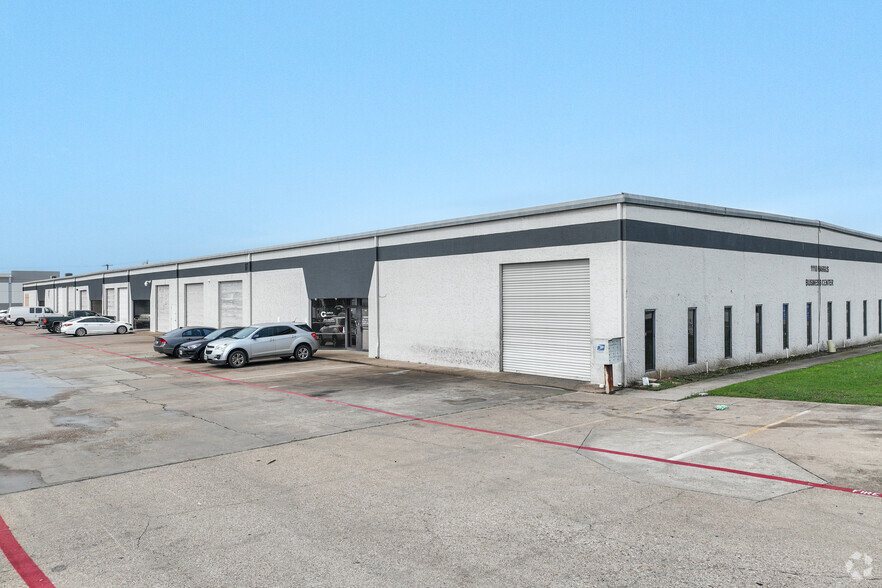 1110 W Harris Rd, Arlington, TX for rent - Building Photo - Image 1 of 20