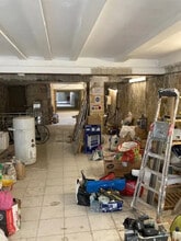 Retail in Paris to rent Building Photo- Image 2 of 3