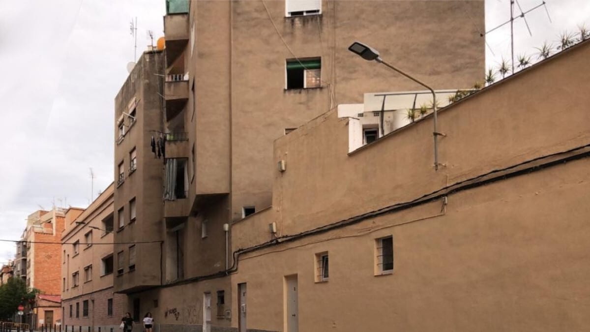 Barrio de Collblanc portfolio of 2 properties for sale on LoopNet.co.uk Building Photo- Image 1 of 5