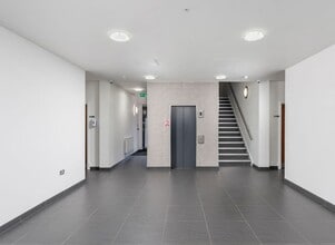 Hampshire Ct, Newcastle Upon Tyne to rent Lobby- Image 1 of 2