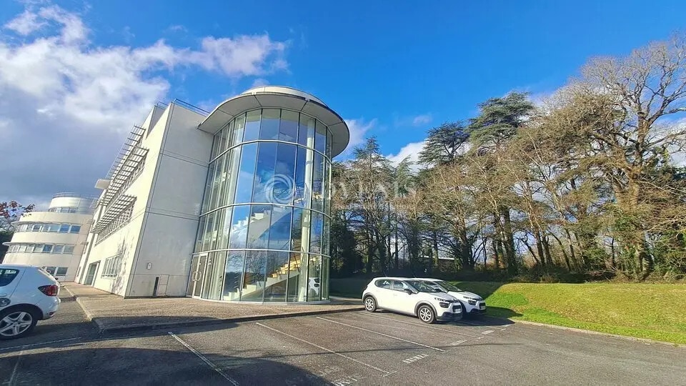 Vente Bureaux 142 m² - Photo 1