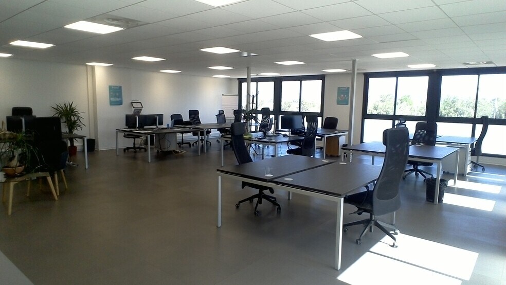Route De Gemenos, Aubagne to rent - Interior Photo - Image 2 of 8