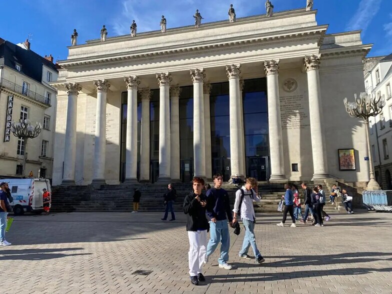 Retail in Nantes to rent - Building Photo - Image 2 of 7