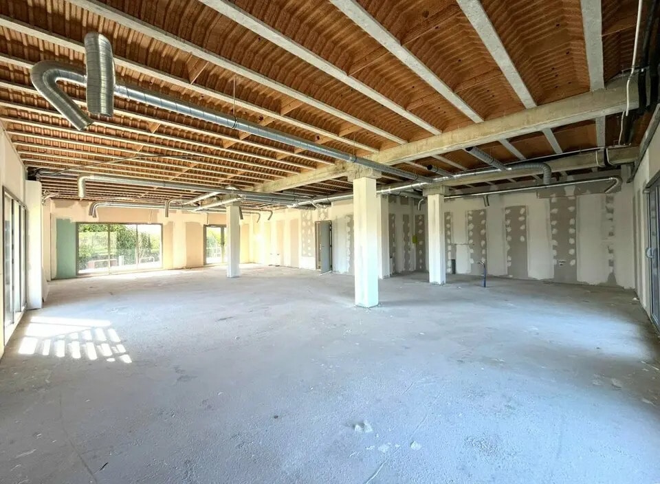 Location Commerce 152 m² - Photo 1