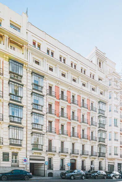 Paseo Castellana, 10, Madrid, Madrid to rent - Building Photo - Image 2 of 7