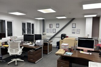 Three Michaels Yard, Carterton to rent Interior Photo- Image 2 of 3