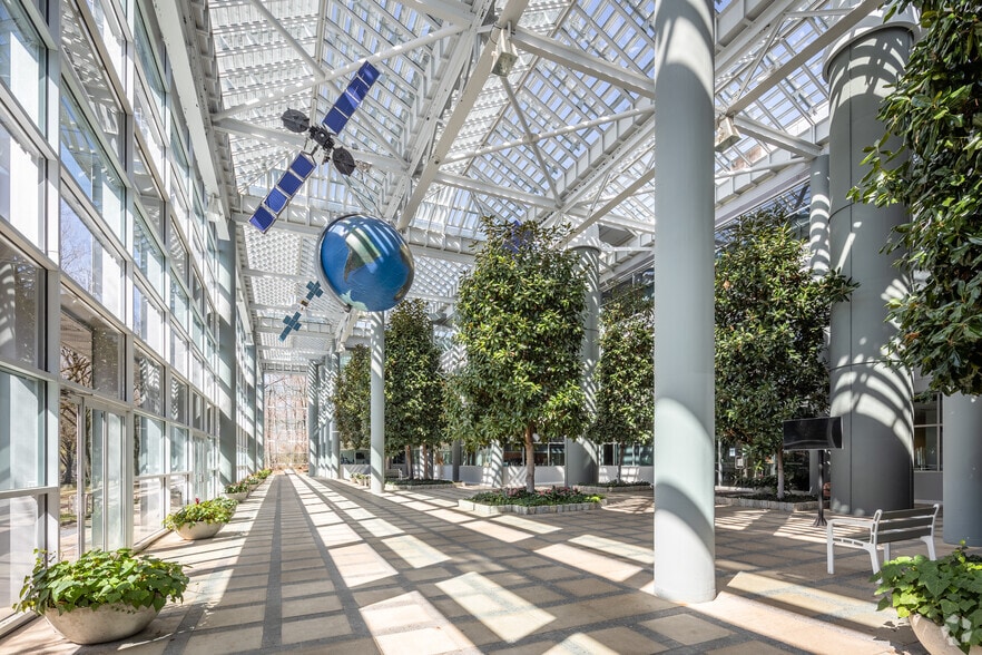 4 Research Way, Princeton, NJ to rent - Lobby - Image 3 of 21