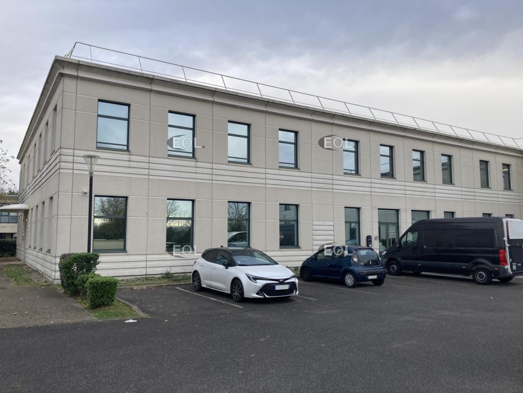 Office in Créteil to rent Building Photo- Image 1 of 3