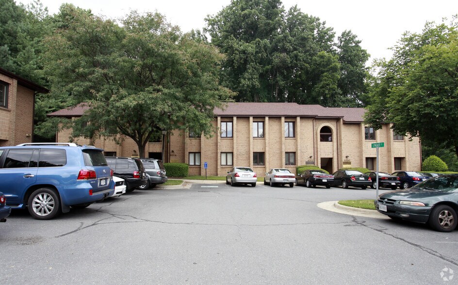 9000-9006 Crownwood Ct, Burke, VA for sale - Building Photo - Image 2 of 6