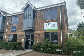 Cores End Rd, Bourne End to rent Building Photo- Image 1 of 5