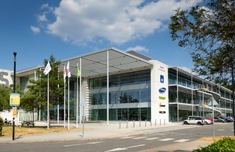 The Heights Heath, Weybridge to rent Building Photo- Image 1 of 5