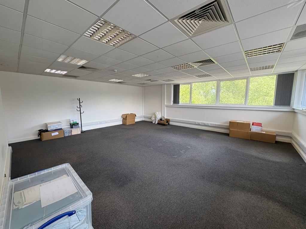 4-6 Hoffmanns Way, Chelmsford to rent Interior Photo- Image 1 of 5