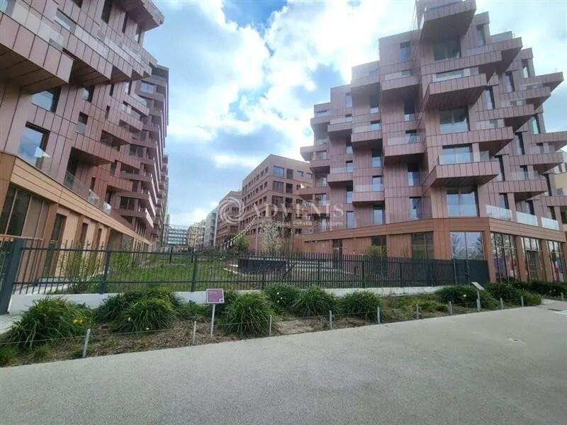 Retail in Saint-Ouen-sur-Seine to rent Building Photo- Image 1 of 8