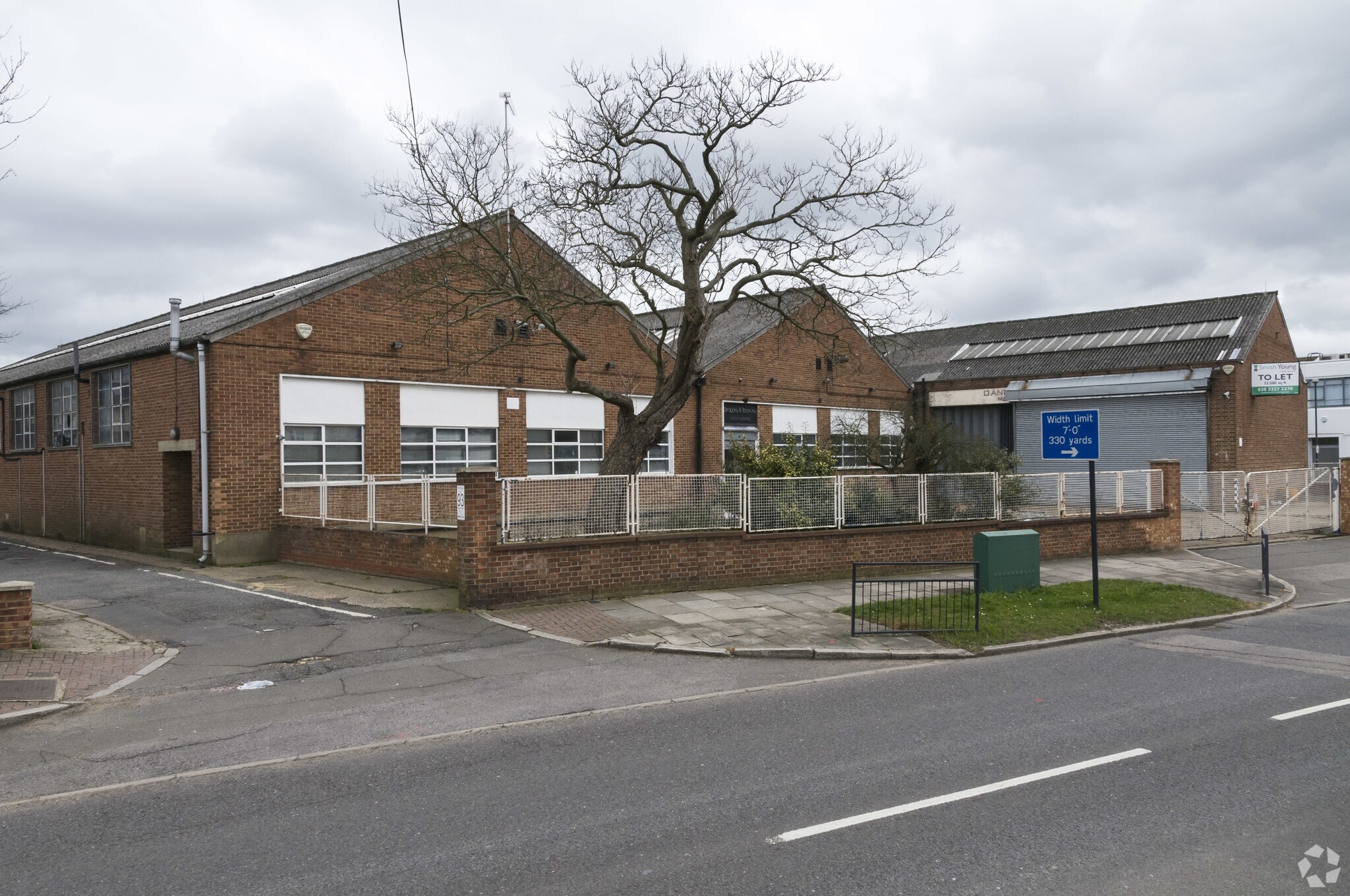 93 Manor Farm Rd, Wembley for sale Primary Photo- Image 1 of 1