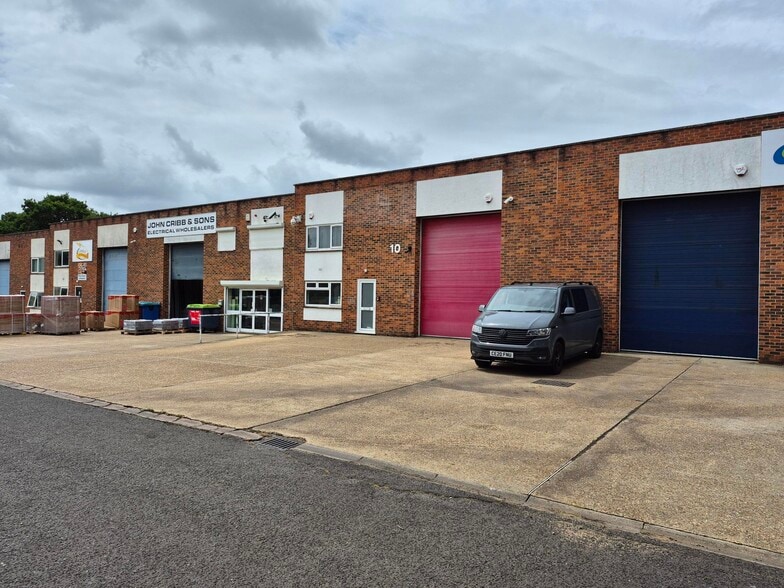 Old Forge Rd, Wimborne to rent - Building Photo - Image 2 of 11