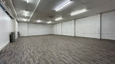 Sutherland Rd, London to rent Interior Photo- Image 2 of 3