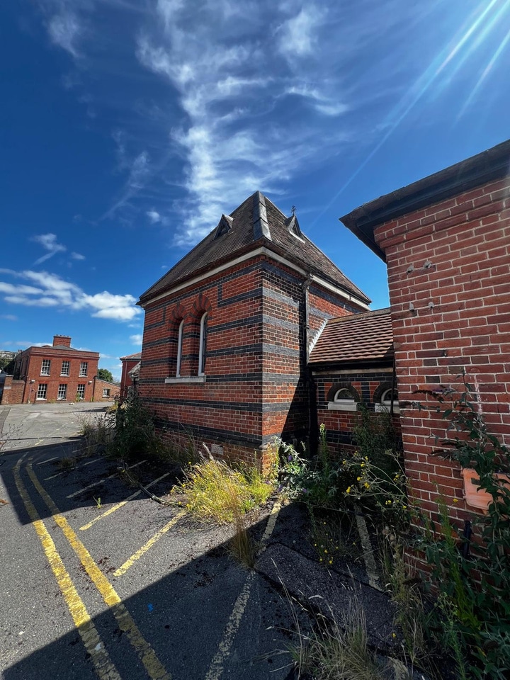 Royal Halsar, Gosport for sale Primary Photo- Image 1 of 3