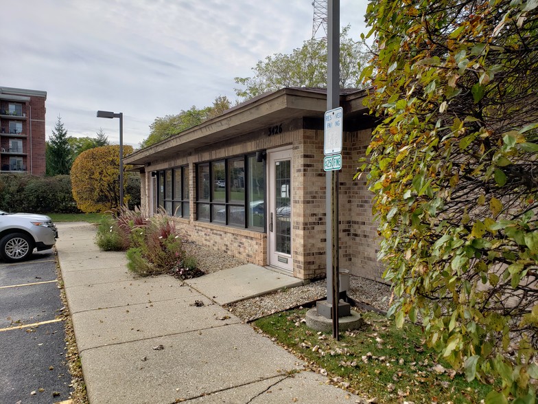 3424-3426 N Old Arlington Heights Rd, Arlington Heights, IL for rent - Building Photo - Image 2 of 17