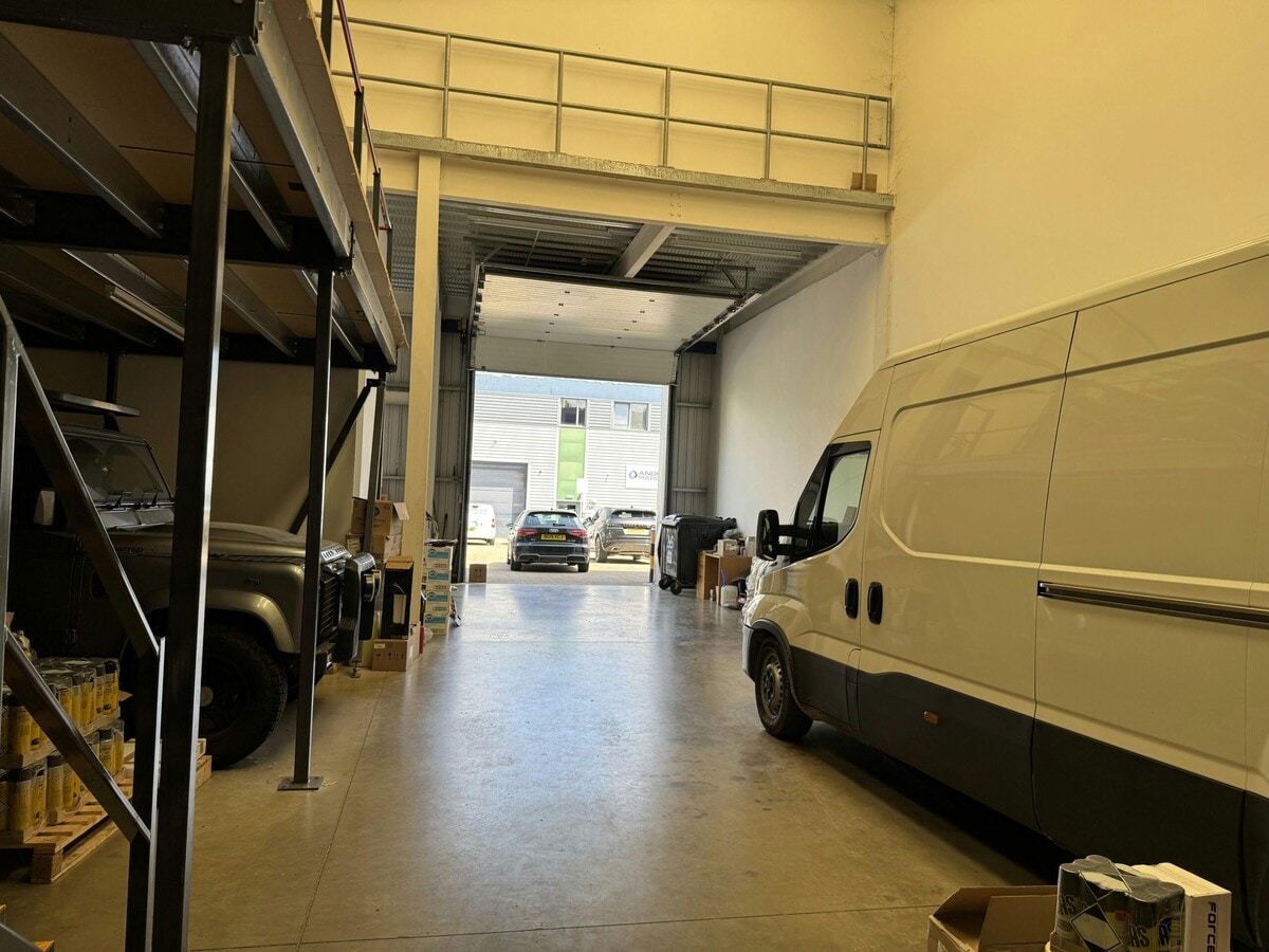 Whiteleaf Rd, Hemel Hempstead, HRT HP3 9HD - Unit 10 -  - Interior Photo - Image 1 of 3