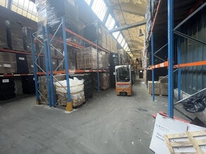 Light Industrial in Bobigny to rent Interior Photo- Image 2 of 6