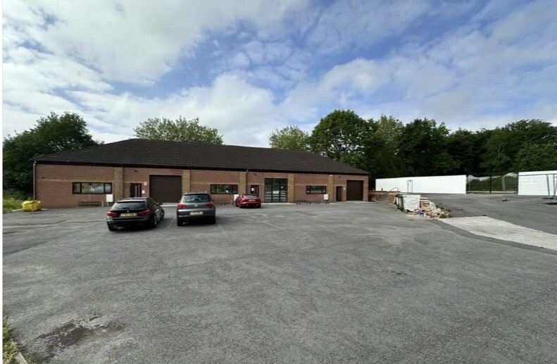 21-22 Leach Rd, Chard for sale Primary Photo- Image 1 of 1