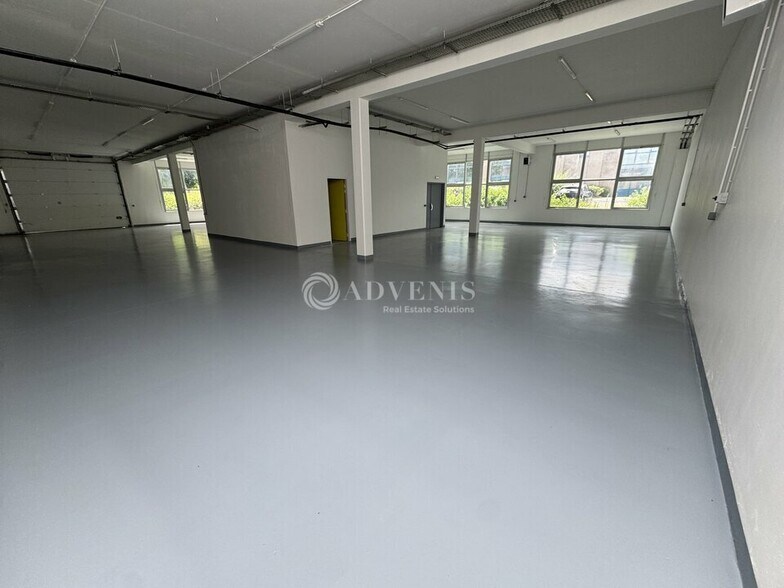 Office in Villiers Sur Marne to rent - Interior Photo - Image 1 of 6