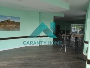 Retail in Malpartida de Cáceres, Cáceres to rent Lobby- Image 1 of 5