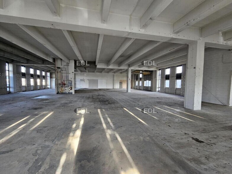 Light Industrial in Rungis to rent - Interior Photo - Image 2 of 6