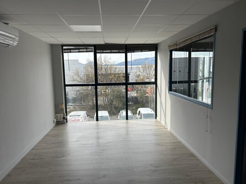 Office in Aubagne to rent - Interior Photo - Image 2 of 5