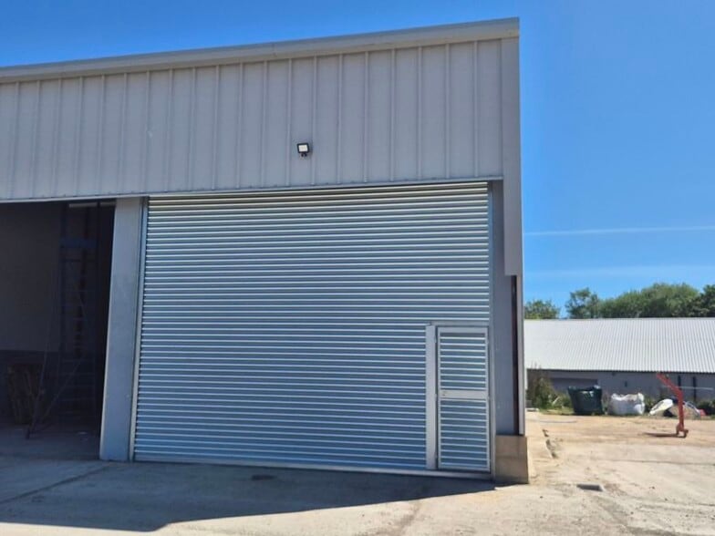 Hall Rd, Hopton to rent - Building Photo - Image 3 of 4