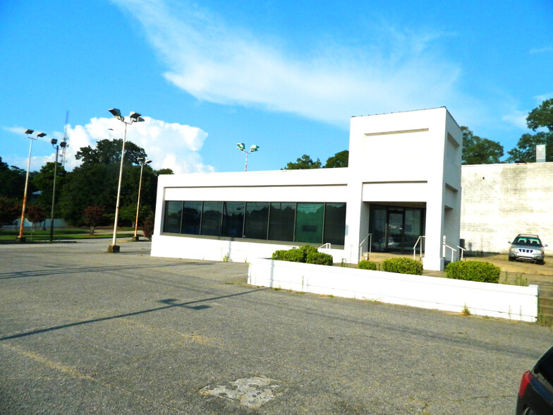 635 East Blvd, Montgomery, AL for rent - Building Photo - Image 1 of 7