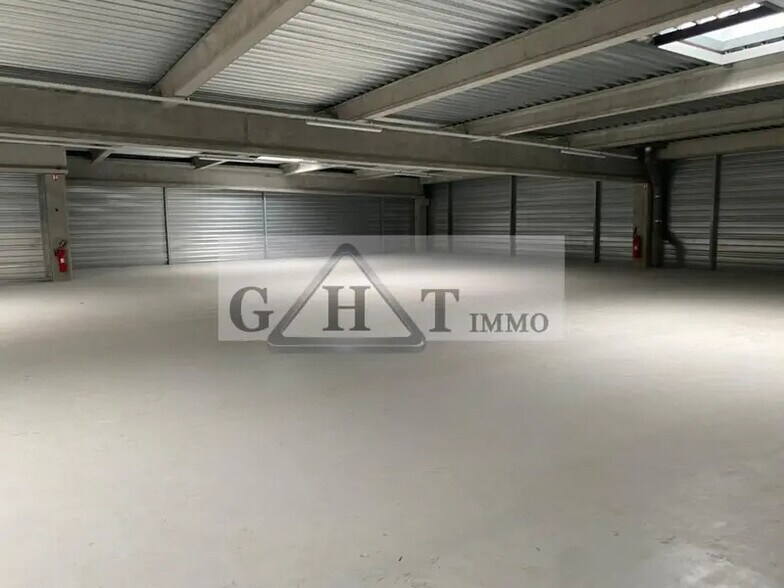 Industrial in Créteil to rent - Interior Photo - Image 1 of 7