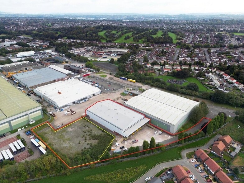 Lower Milehouse Ln, Newcastle Under Lyme to rent - Building Photo - Image 2 of 13