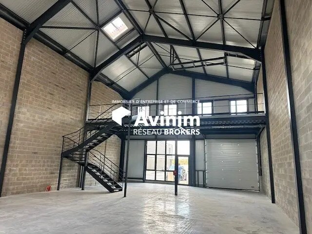 Location Entrepôt 271 m² - Photo 1