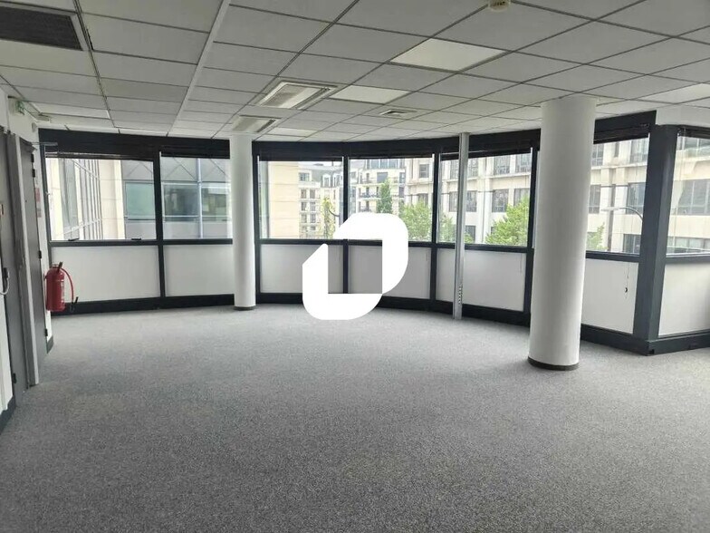 Office in Levallois-Perret to rent - Interior Photo - Image 3 of 8
