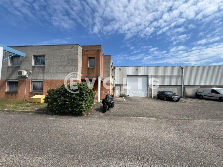 Light Industrial in Chassieu to rent - Building Photo - Image 2 of 23