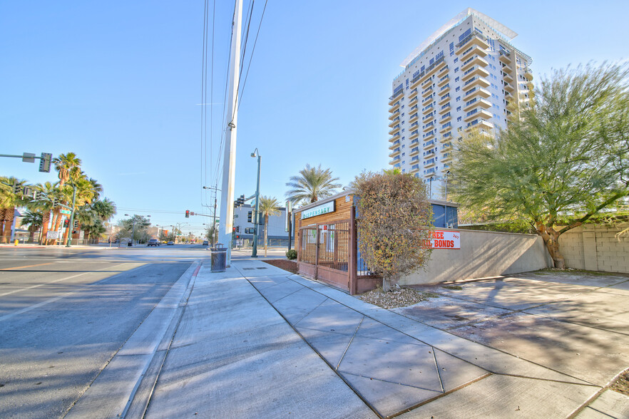 800 S Casino Center Blvd, Las Vegas, NV for rent - Building Photo - Image 3 of 30