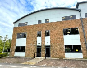 The Courtyard, High Wycombe to rent Building Photo- Image 1 of 3