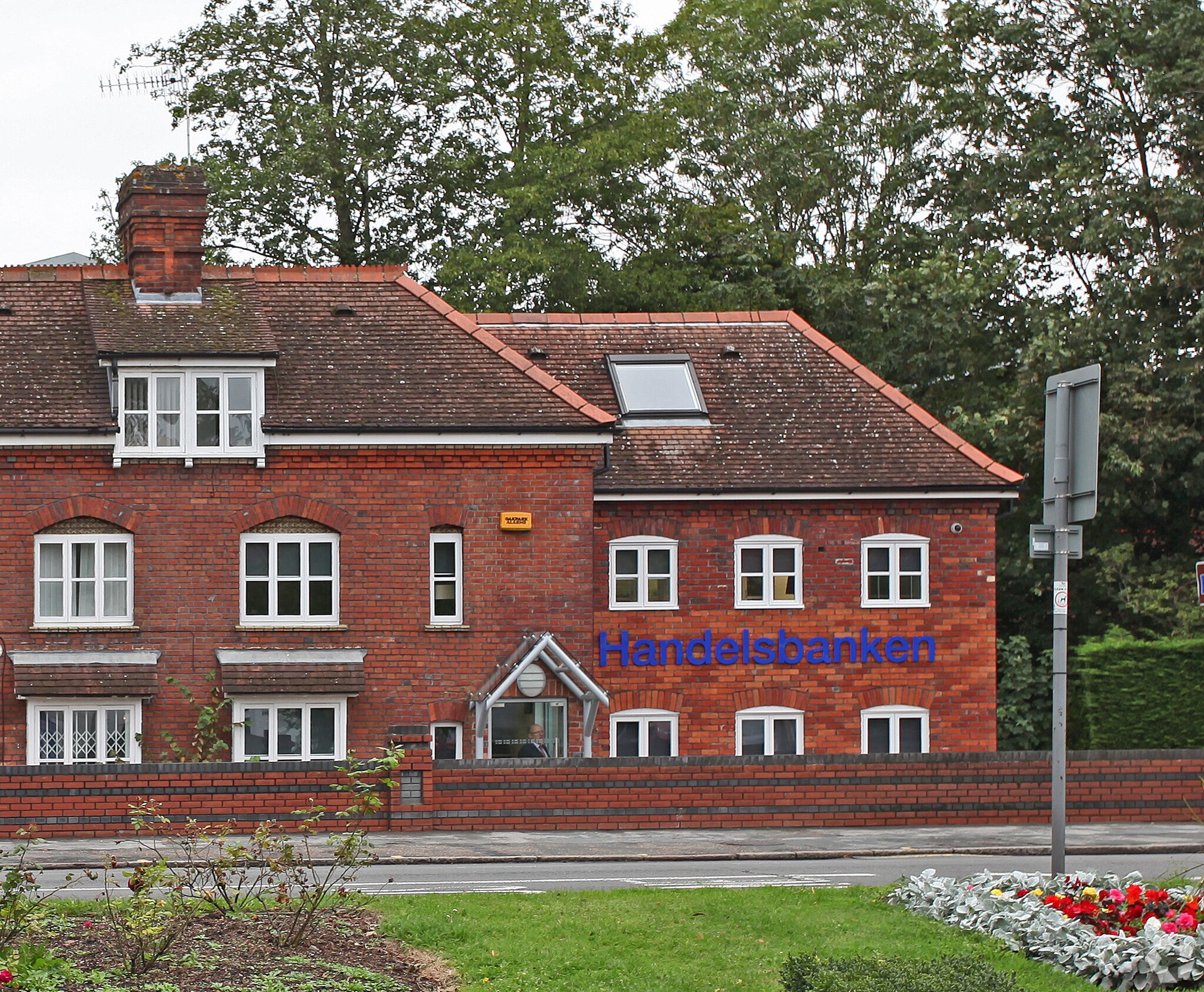 651 London Rd, High Wycombe for sale Primary Photo- Image 1 of 1