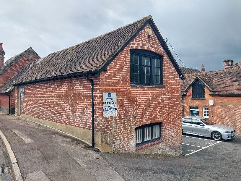 Priory Rd, Ascot to rent Building Photo- Image 1 of 17